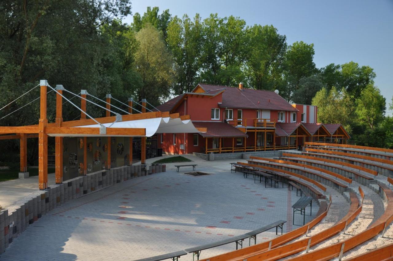 Penzion Amfik Bukovina Popovice  Εξωτερικό φωτογραφία