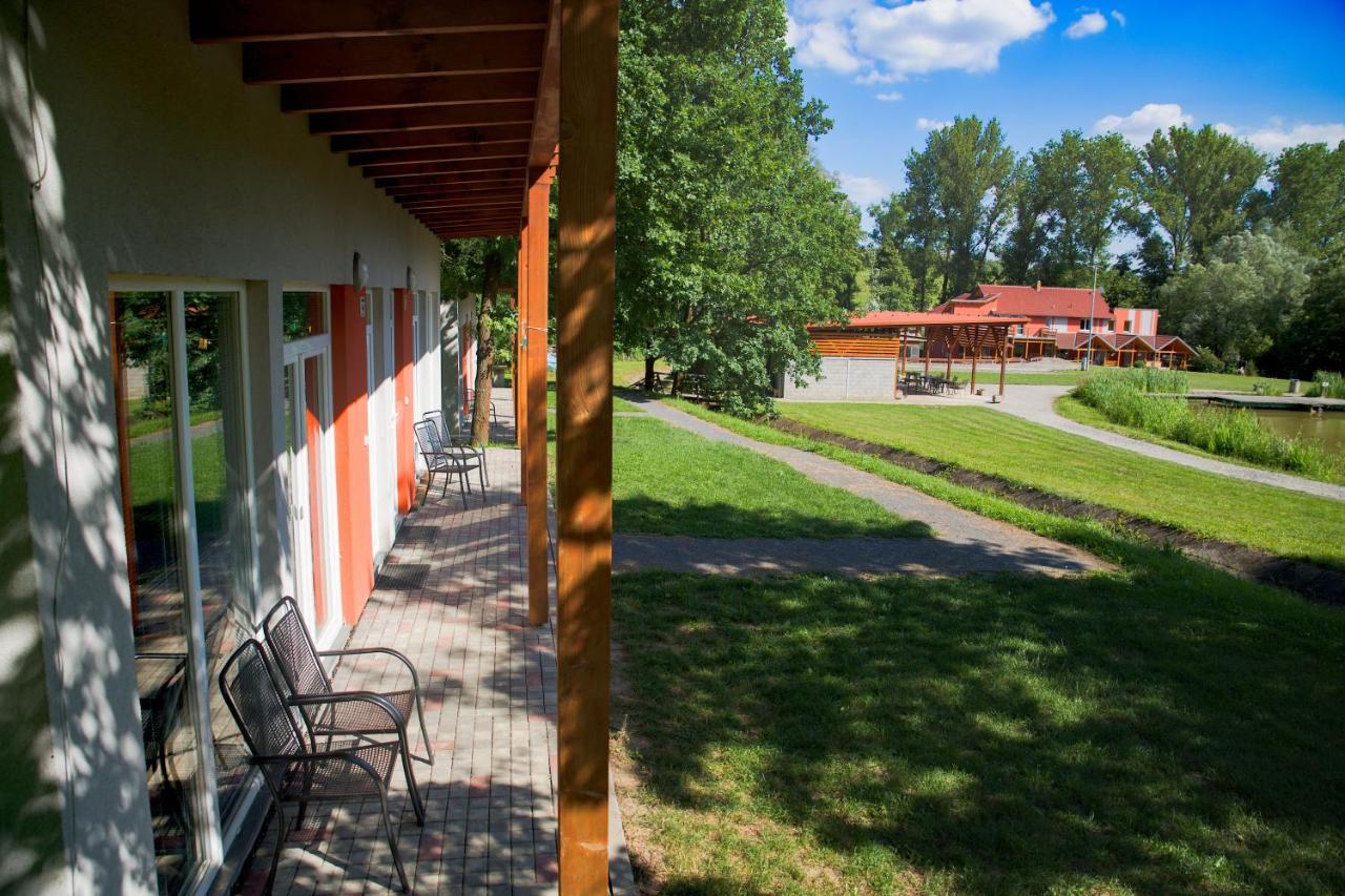 Penzion Amfik Bukovina Popovice  Εξωτερικό φωτογραφία