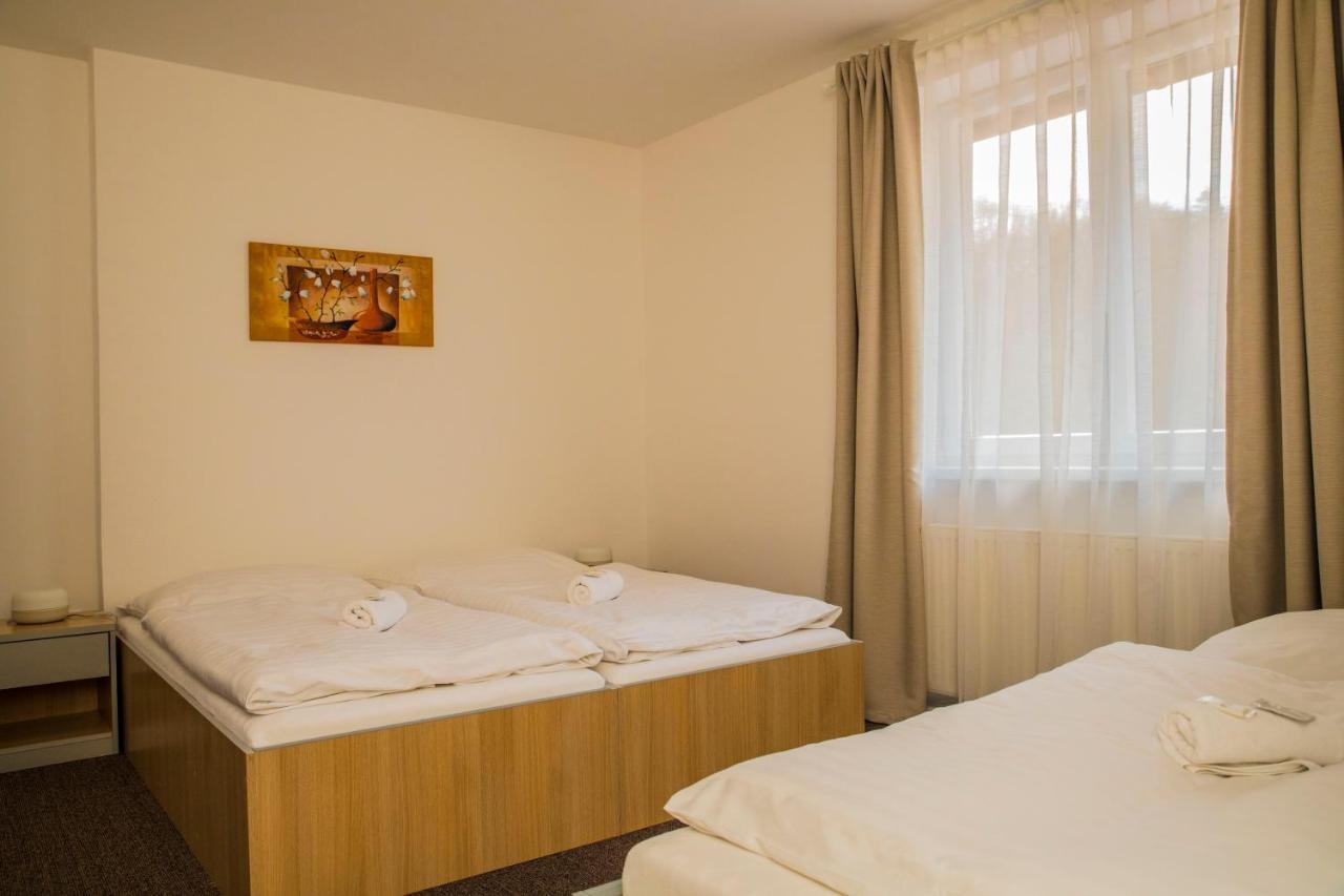 Penzion Amfik Bukovina Popovice  Εξωτερικό φωτογραφία